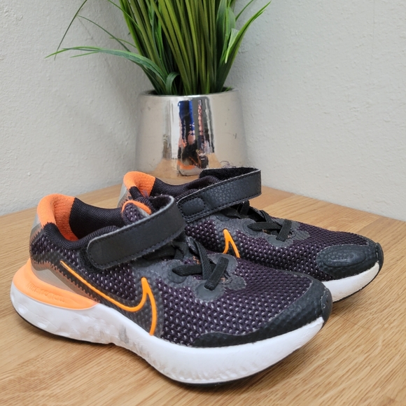 Youth Nike Renew Run size 12.5C - Picture 4 of 9